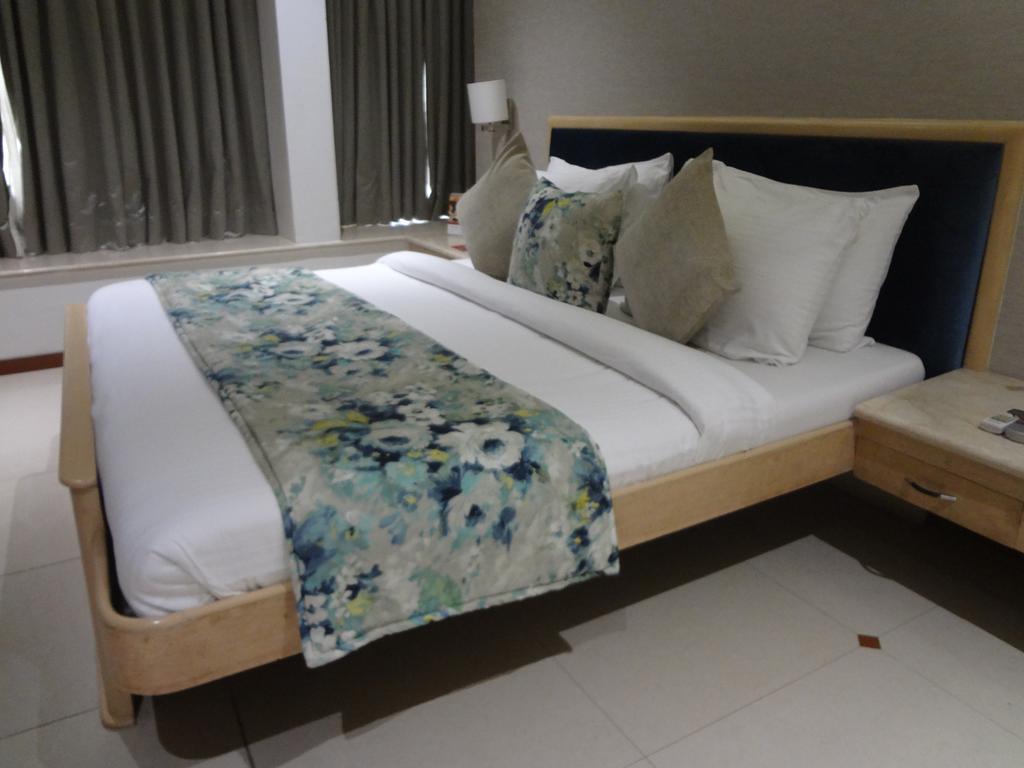 Hotel Suncity Apollo - Gateway Of India