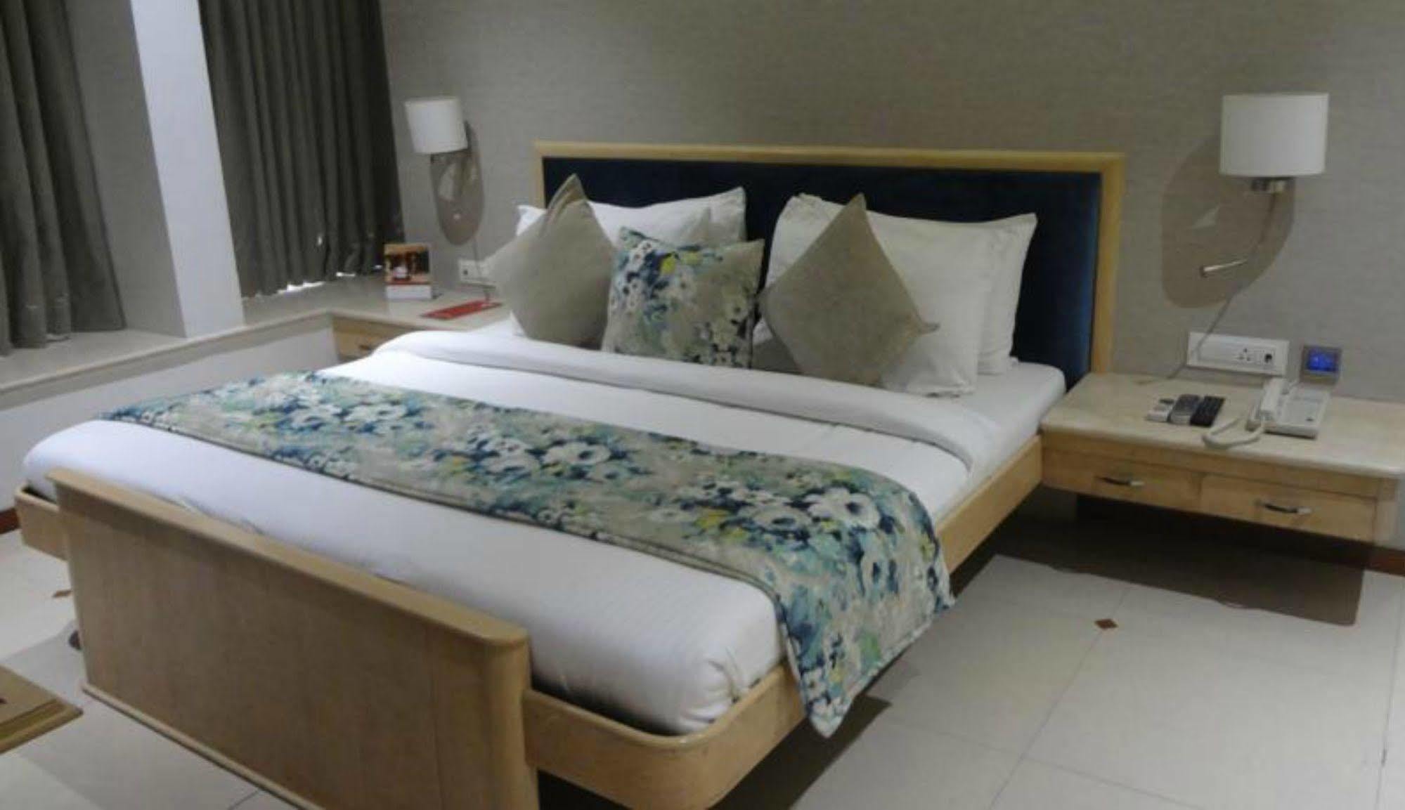Suncity Apollo - Gateway Of India 3*